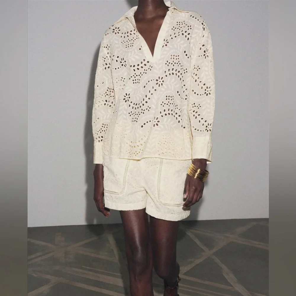 Zara Cream Eyelet Shorts Bermudas